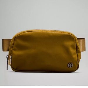 Lululemon Everywhere Belt Bag
